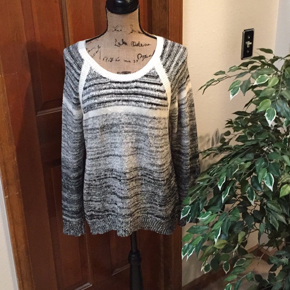 Two by Vince Camuto Sweaters - Two by Vince Camuto sweater🎈🎈🎈